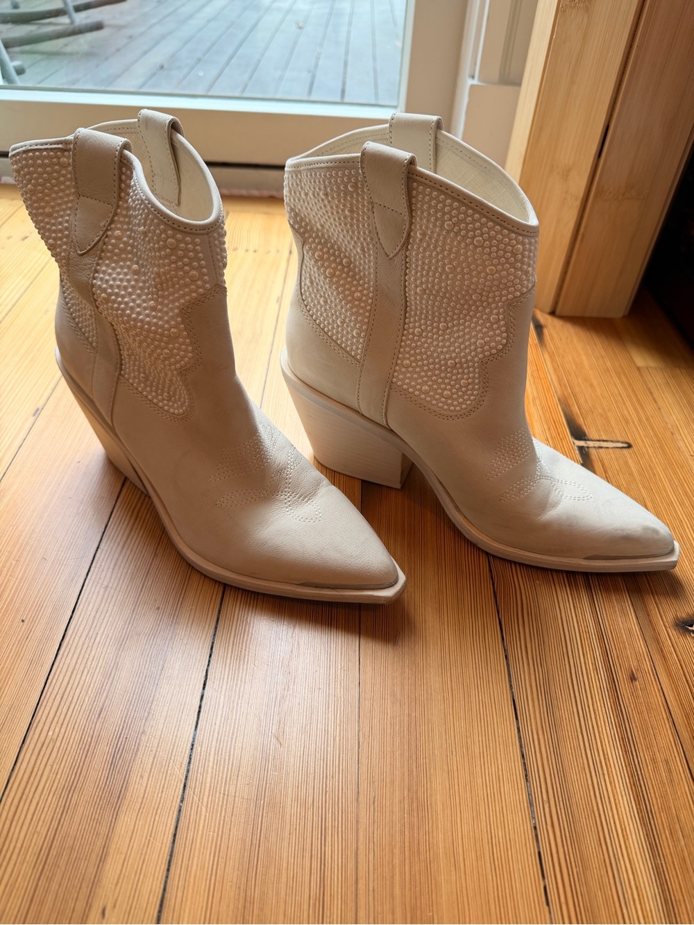 Dolce Vita Cream Pointed Toe Western Ankle Boots with Studded Upper size 10